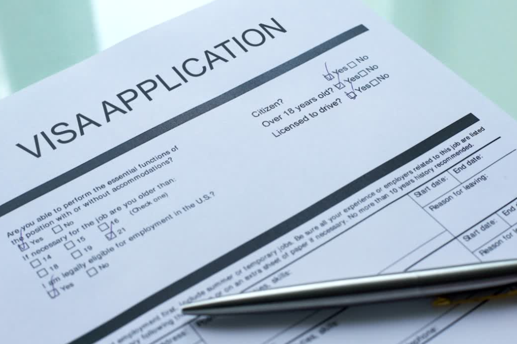 La Commission adopte un rapport d’évaluation et propose des mesures en matière de visas pour favoriser la coopération en matière de réadmission