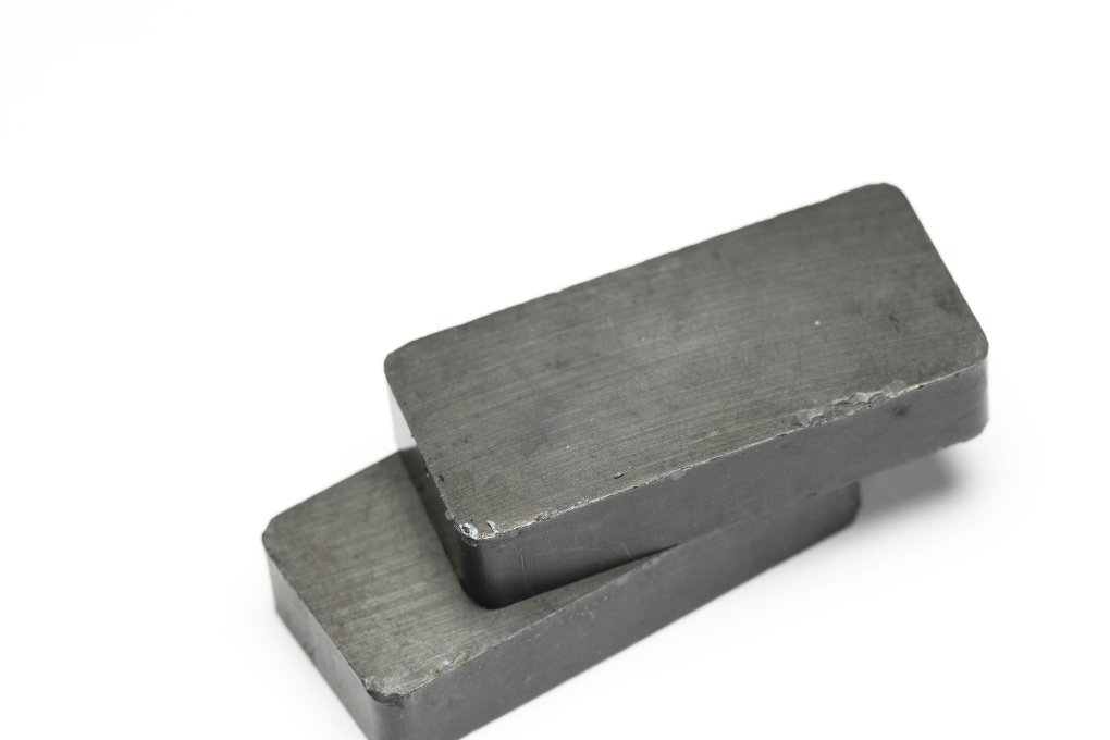 Ouverture de la plus grande usine européenne d’aimants en terres rares