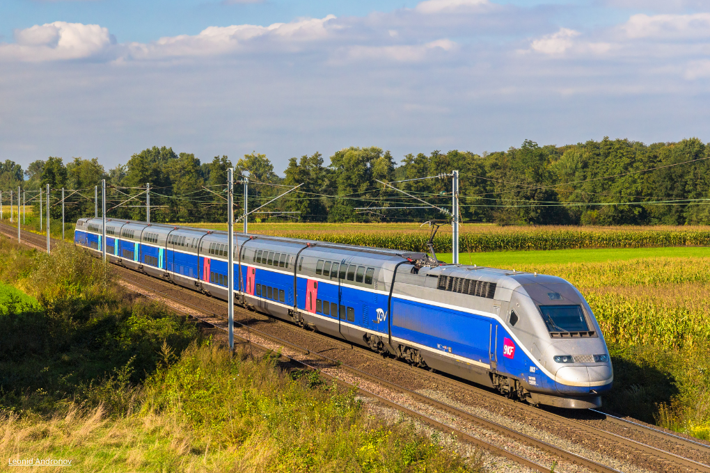 La Commission renforce la compétitivité de l’UE grâce à de nouveaux plans pour le rail à grande vitesse et les carburants durables dans les transports